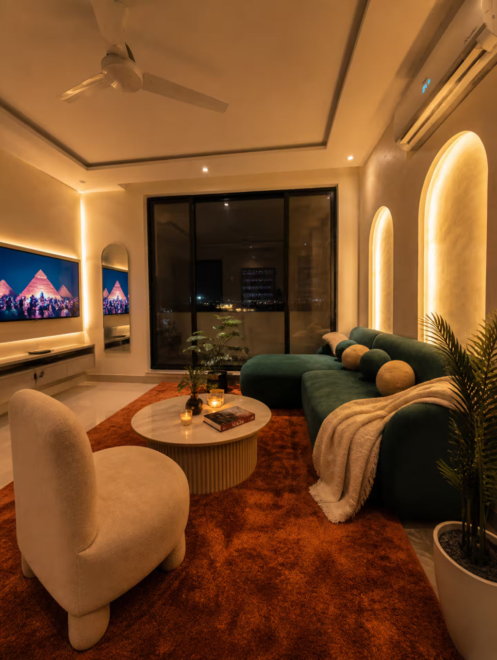 Emerald | 1 BHK | Self Check IN| Gulberg| Pool | Aurum