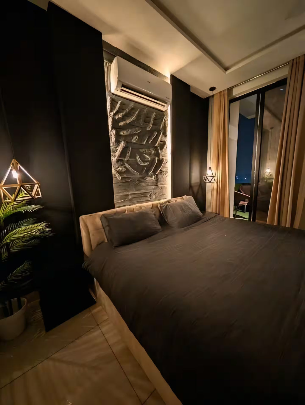 Emerald | 1 BHK | Self Check IN| Gulberg| Pool | Aurum