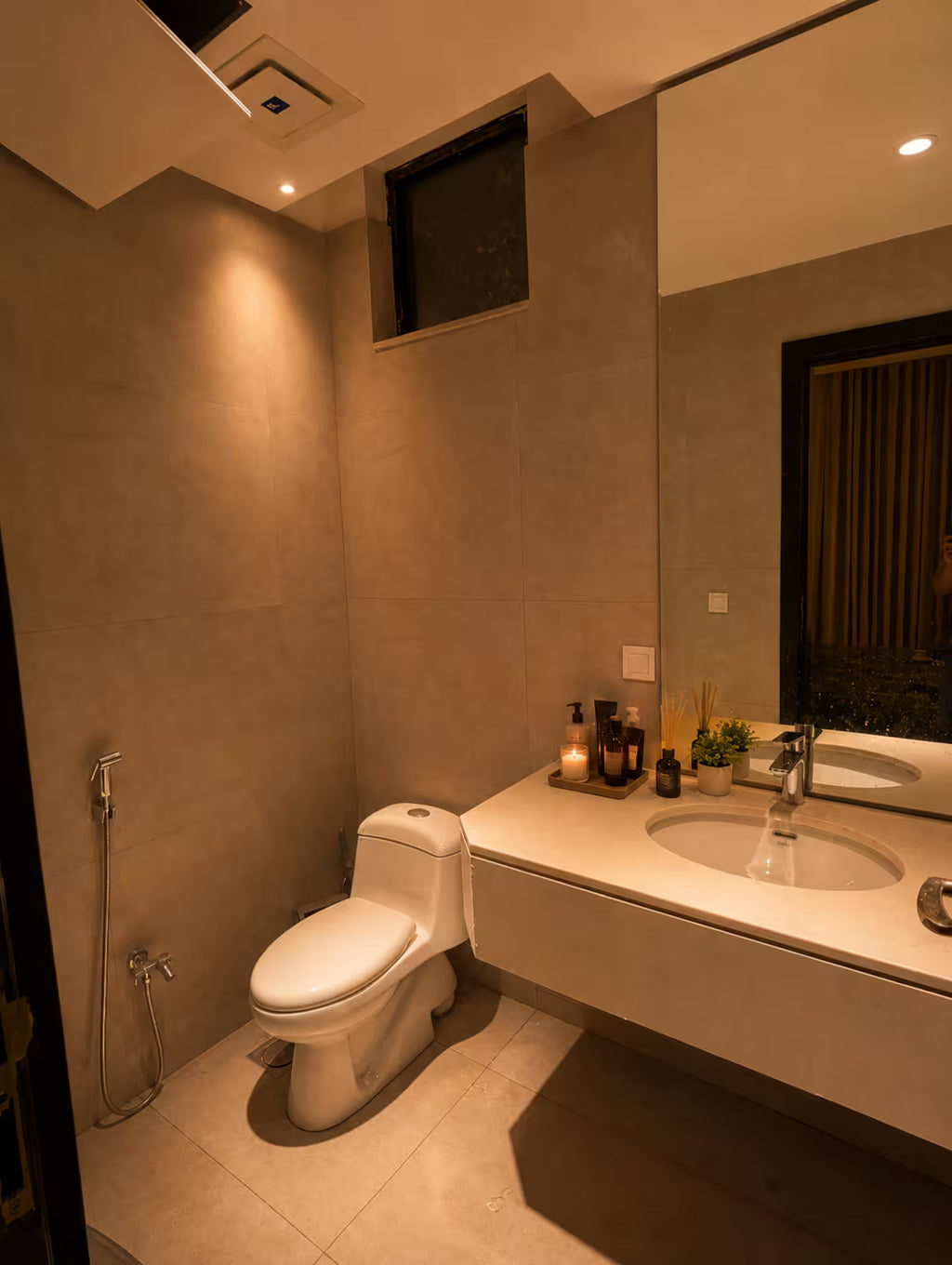 Emerald | 1 BHK | Self Check IN| Gulberg| Pool | Aurum