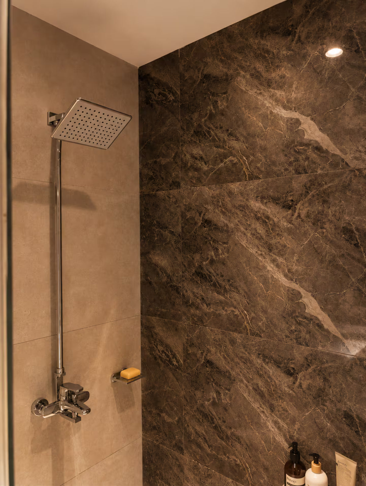 Emerald | 1 BHK | Self Check IN| Gulberg| Pool | Aurum