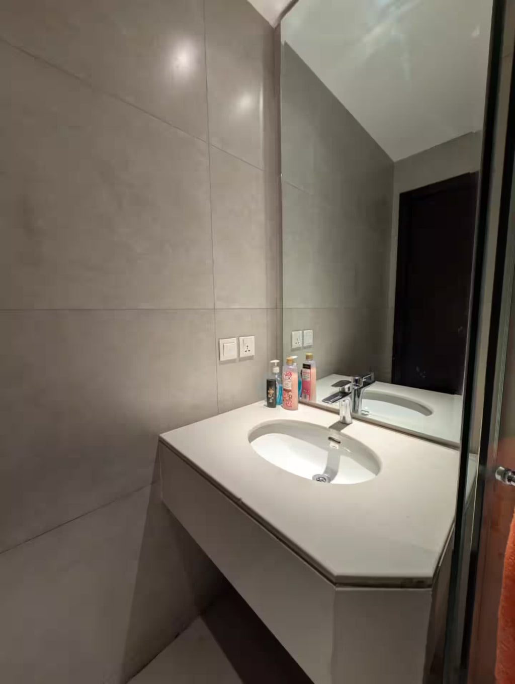Emerald | 1 BHK | Self Check IN| Gulberg| Pool | Aurum