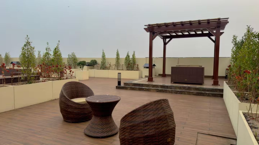 Emerald | 1 BHK | Self Check IN| Gulberg| Pool | Aurum