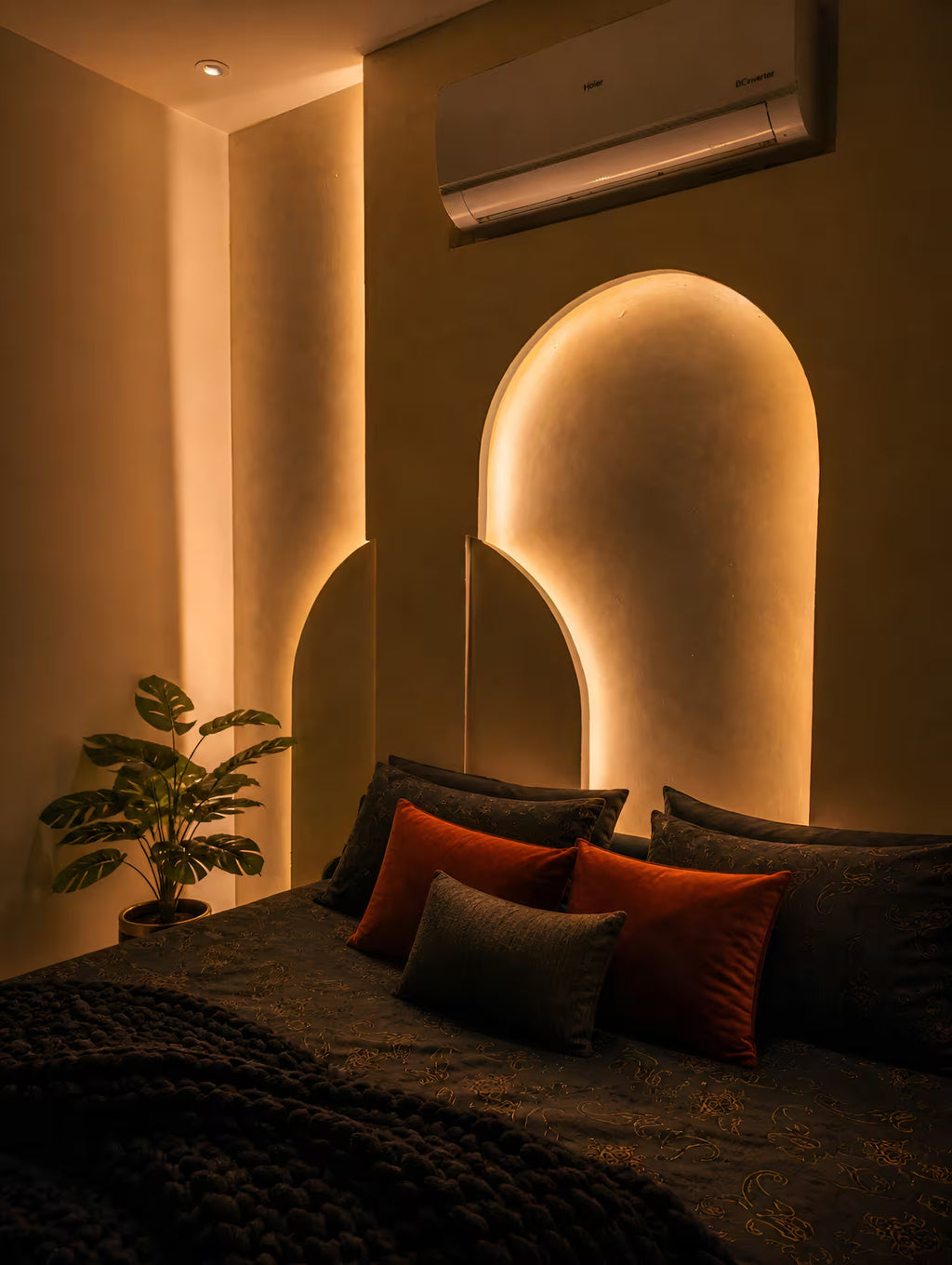 Emerald | 1 BHK | Self Check IN| Gulberg| Pool | Aurum
