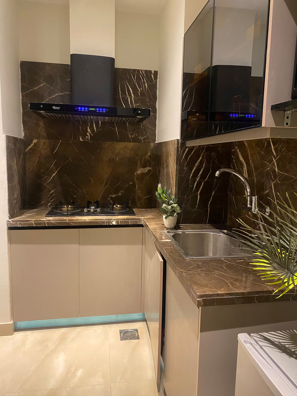 Emerald | 1 BHK | Self Check IN| Gulberg| Pool | Aurum