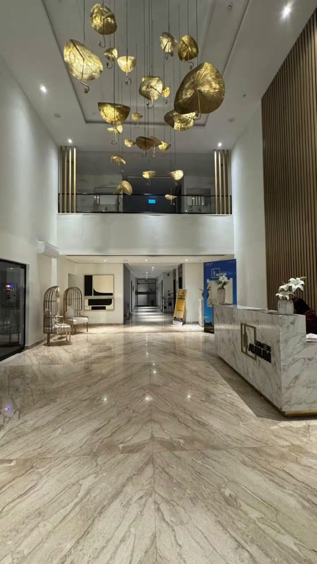 Emerald | 1 BHK | Self Check IN| Gulberg| Pool | Aurum